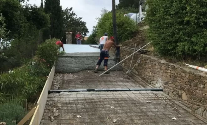 Béton coulé par toupie 